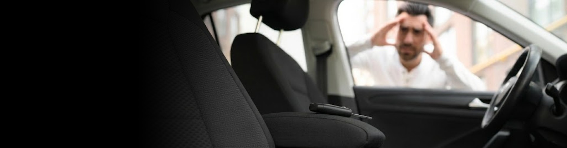 Awaryjne otwieranie samochodu - zatrzaśnięty kluczyk