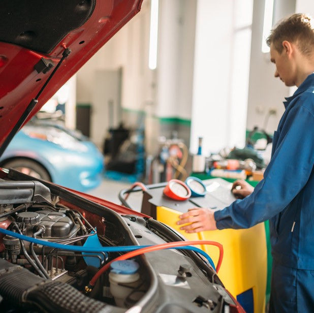 jak czesto serwisowac klimatyzacje w samochodzie