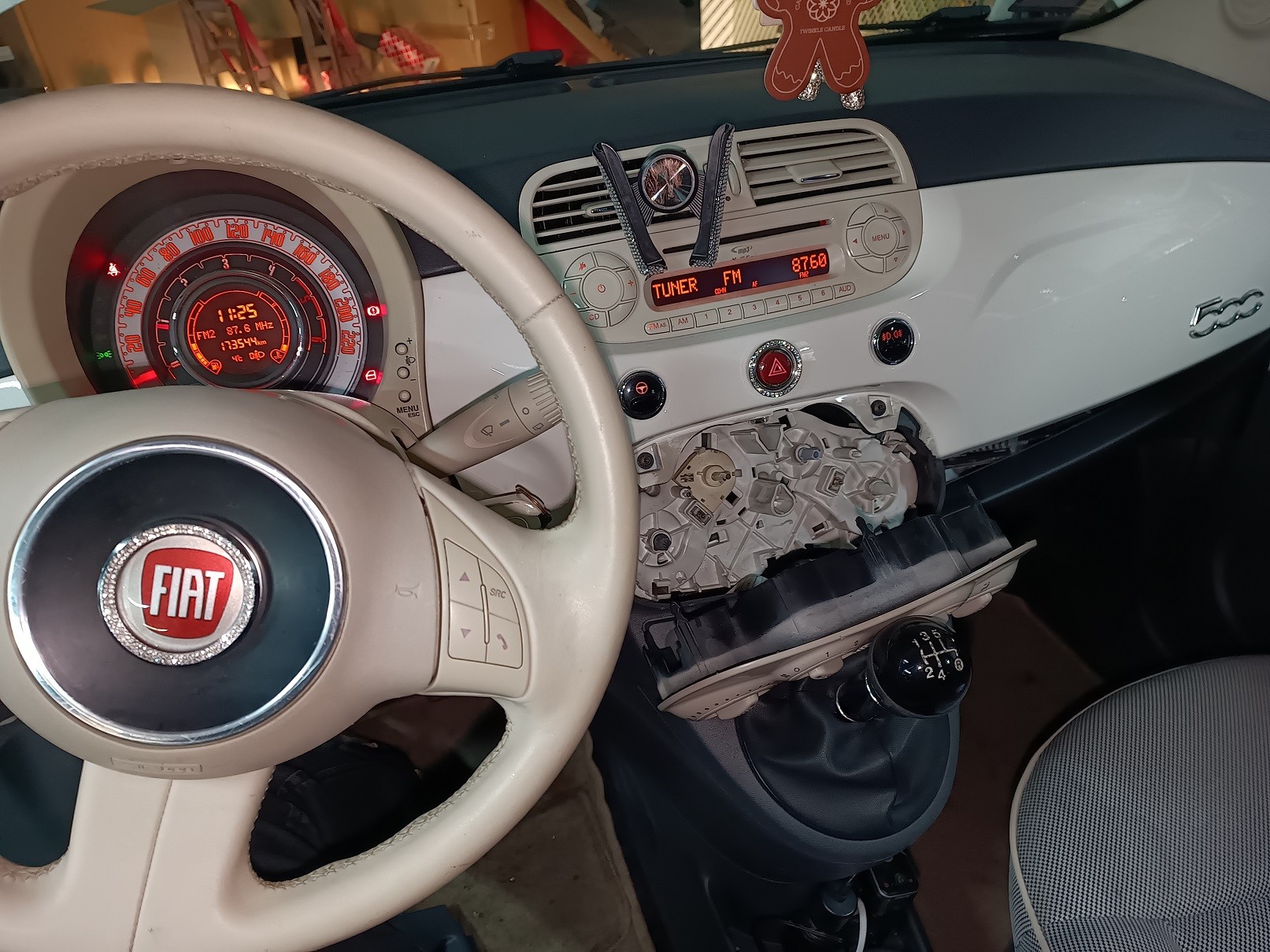 Montaż wideorejestratora w warsztacie Control Cars